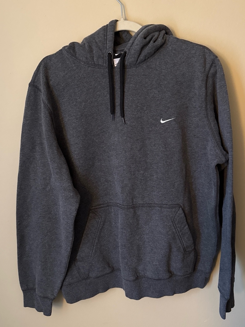 Nike Men’s Charcoal Gray Pullover Hoodie with White Swoosh